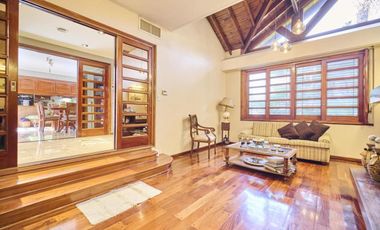 VENTA CASA 5 AMBIENTES PILETA JARDIN QUINCHO BANF