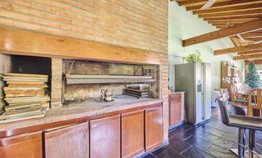 VENTA CASA 5 AMBIENTES PILETA JARDIN QUINCHO BANF