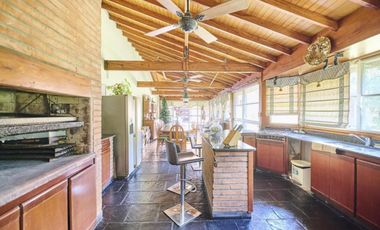 VENTA CASA 5 AMBIENTES PILETA JARDIN QUINCHO BANF