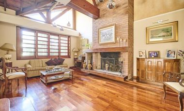 VENTA CASA 5 AMBIENTES PILETA JARDIN QUINCHO BANF