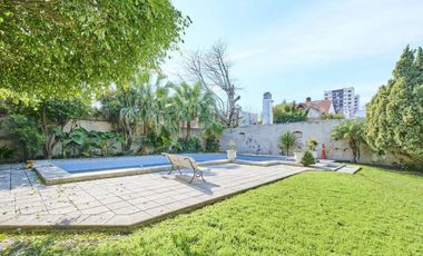 VENTA CASA 5 AMBIENTES PILETA JARDIN QUINCHO BANF