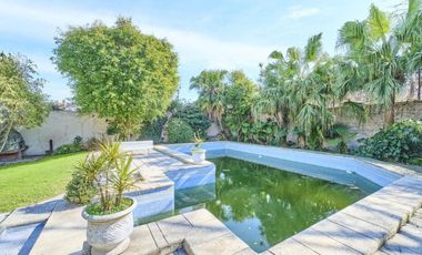 VENTA CASA 5 AMBIENTES PILETA JARDIN QUINCHO BANF