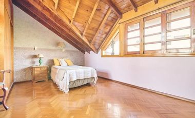 VENTA CASA 5 AMBIENTES PILETA JARDIN QUINCHO BANF