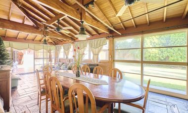 VENTA CASA 5 AMBIENTES PILETA JARDIN QUINCHO BANF