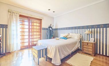 VENTA CASA 5 AMBIENTES PILETA JARDIN QUINCHO BANF