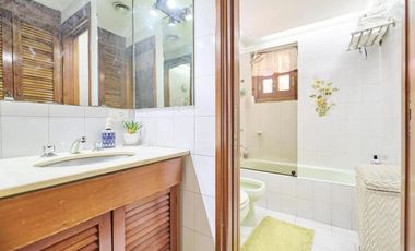 VENTA CASA 5 AMBIENTES PILETA JARDIN QUINCHO BANF