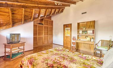 VENTA CASA 5 AMBIENTES PILETA JARDIN QUINCHO BANF