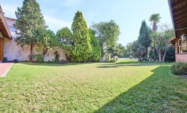 VENTA CASA 5 AMBIENTES PILETA JARDIN QUINCHO BANF