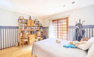 VENTA CASA 5 AMBIENTES PILETA JARDIN QUINCHO BANF