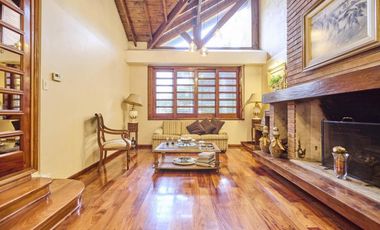 VENTA CASA 5 AMBIENTES PILETA JARDIN QUINCHO BANF