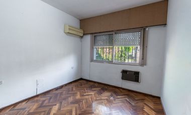 VENTA CASA LOMAS DE ALBERDI TRES DORMITORIOS