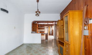 VENTA CASA LOMAS DE ALBERDI TRES DORMITORIOS