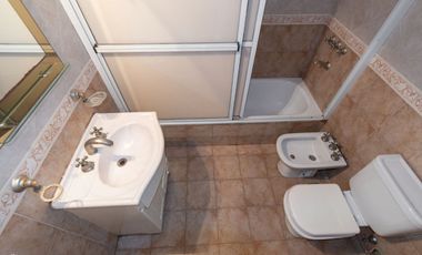 VENTA CASA LOMAS DE ALBERDI TRES DORMITORIOS