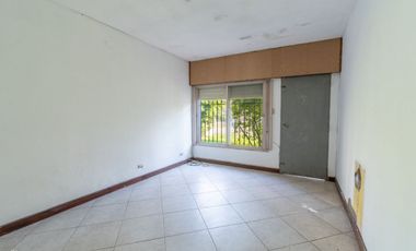 VENTA CASA LOMAS DE ALBERDI TRES DORMITORIOS