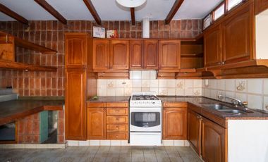 VENTA CASA LOMAS DE ALBERDI TRES DORMITORIOS