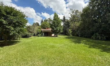 Casa Venta en Oliveros con amplio parque y pileta