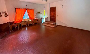 Casa Venta en Oliveros con amplio parque y pileta