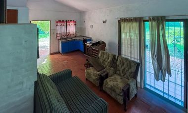 Casa Venta en Oliveros con amplio parque y pileta