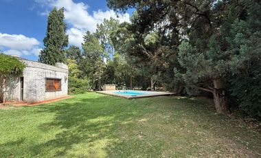 Casa Venta en Oliveros con amplio parque y pileta