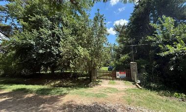 Casa Venta en Oliveros con amplio parque y pileta