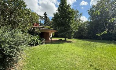 Casa Venta en Oliveros con amplio parque y pileta