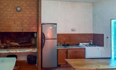 Casa Venta en Oliveros con amplio parque y pileta