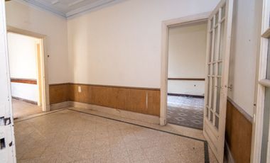 Planta baja  de 4 dormitorios en el centro