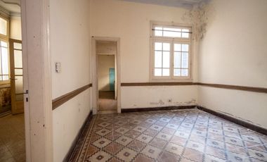 Planta baja  de 4 dormitorios en el centro