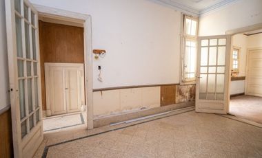 Planta baja  de 4 dormitorios en el centro