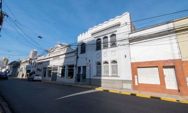 Planta baja  de 4 dormitorios en el centro