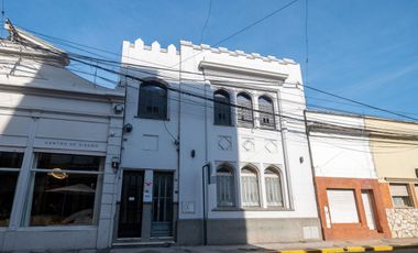 Planta baja  de 4 dormitorios en el centro