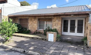 CASA 4 AMBIENTES VENTA OLIVOS A RECICLAR