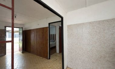 CASA EN VENTA BERAZATEGUI 2 dormitorios con patio