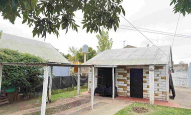 CASA EN VENTA BERAZATEGUI 2 dormitorios con patio