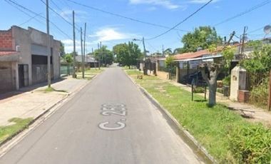 CASA EN VENTA BERAZATEGUI 2 dormitorios con patio