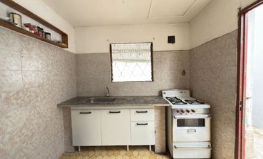 CASA EN VENTA BERAZATEGUI 2 dormitorios con patio