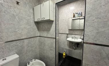 CASA EN VENTA con garage + dpto