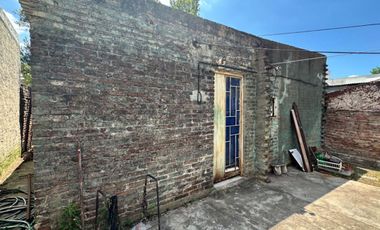 CASA EN VENTA con garage + dpto
