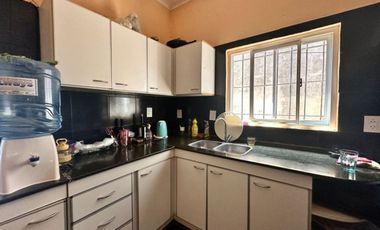 CASA EN VENTA con garage + dpto