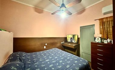 CASA EN VENTA con garage + dpto
