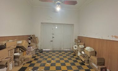 CASA EN VENTA con garage + dpto