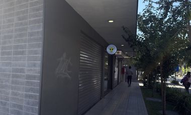 Gran Local comercial a salida del metro rojas magallanes