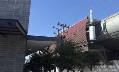 Gran Local comercial a salida del metro rojas magallanes