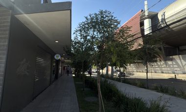 Gran Local comercial a salida del metro rojas magallanes