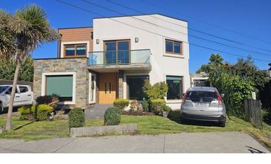 Venta Casa en San Pedro de la Paz Huertos Familiares 5 dormitorios 4 baños