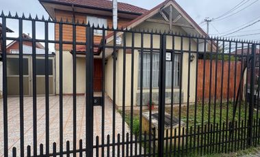 Casa en venta c/ estacionamiento en San Pedro de la Paz