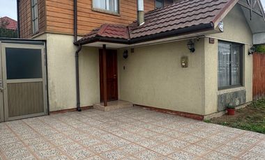 Casa en venta c/ estacionamiento en San Pedro de la Paz