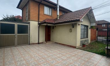 Casa en venta c/ estacionamiento en San Pedro de la Paz