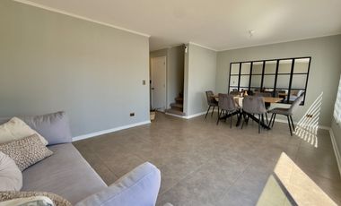 Casa de 3 dormitorios en arriendo en condominio en Chicureo