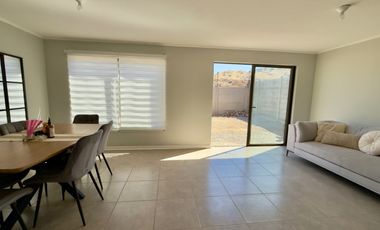 Casa de 3 dormitorios en arriendo en condominio en Chicureo